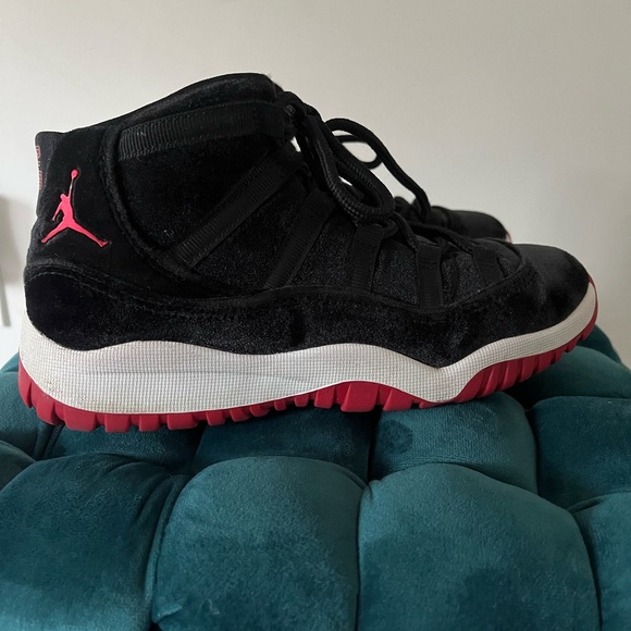 Jordan Retro 11 Velvet Sneakers Size 2Y - Picture 1 of 6